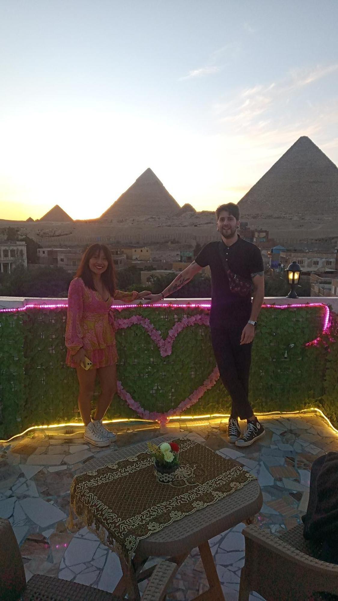 Pyramids Show Hotel Kafret el-Gabal Exteriör bild