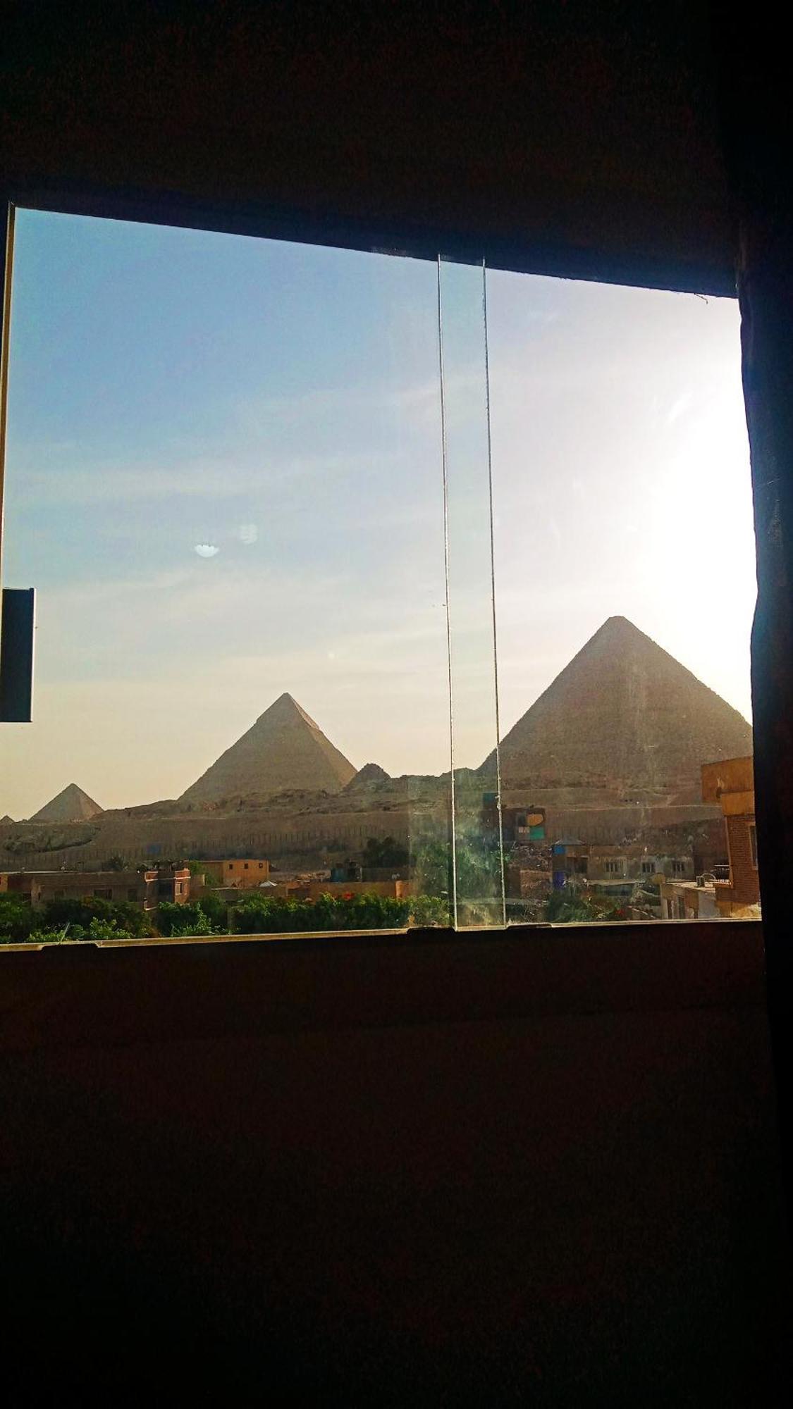 Pyramids Show Hotel Kafret el-Gabal Exteriör bild